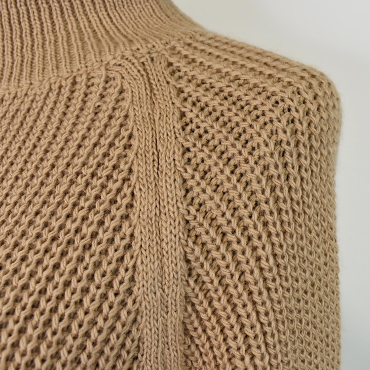 Stickad Tröja LJUS CAMEL