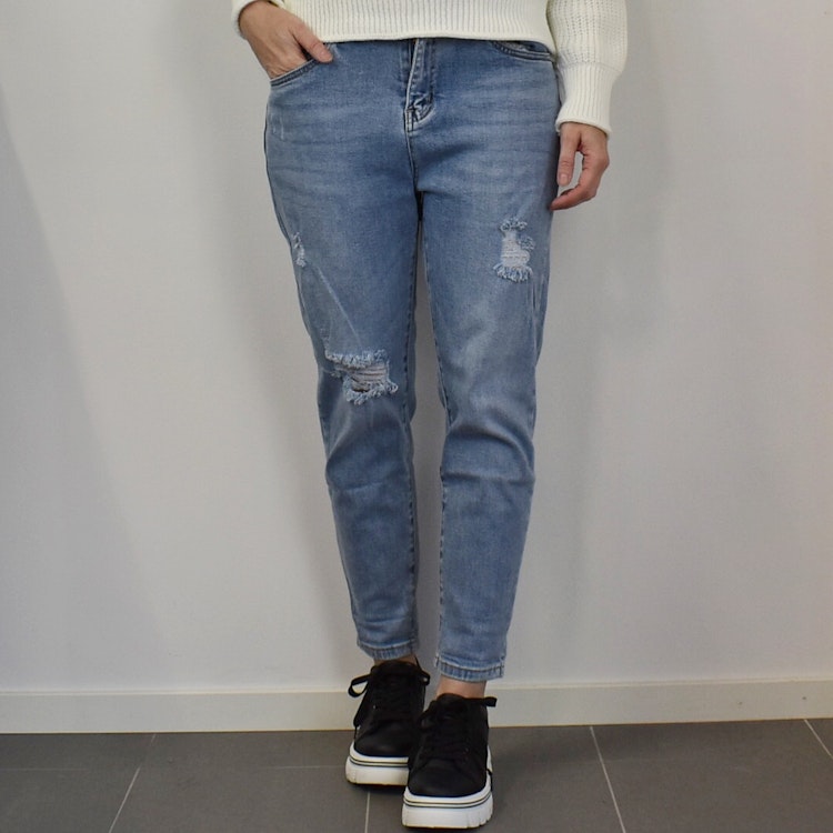 Mom Jeans SLITEN LJUS DENIM - Newplay