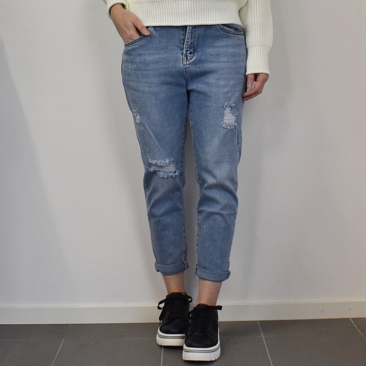 Mom Jeans SLITEN LJUS DENIM - Newplay