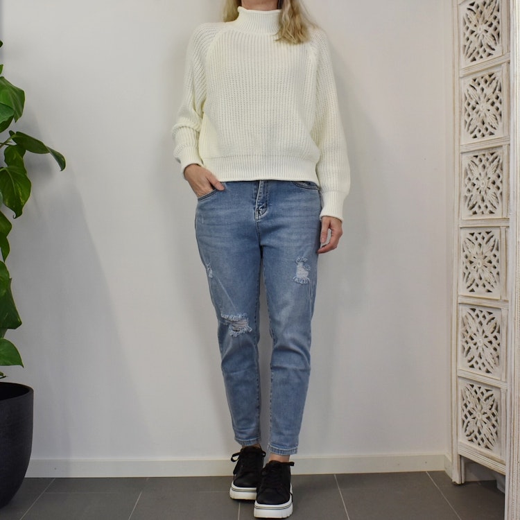 Mom Jeans SLITEN LJUS DENIM - Newplay