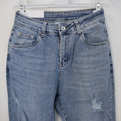Mom Jeans SLITEN LJUS DENIM - Newplay