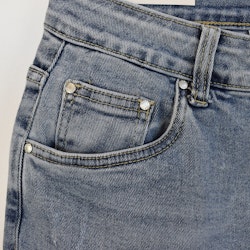 Mom Jeans SLITEN LJUS DENIM - Newplay