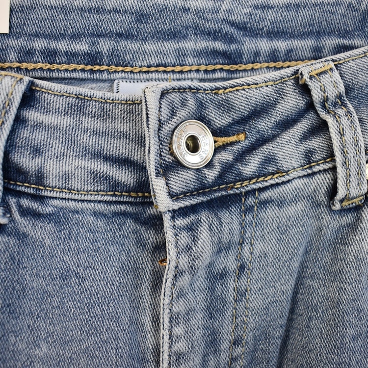 Mom Jeans SLITEN LJUS DENIM - Newplay