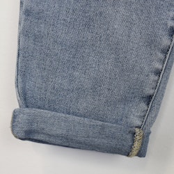 Mom Jeans SLITEN LJUS DENIM - Newplay