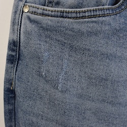 Mom Jeans SLITEN LJUS DENIM - Newplay