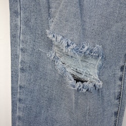 Mom Jeans SLITEN LJUS DENIM - Newplay