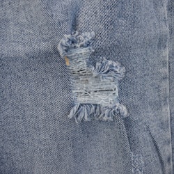 Mom Jeans SLITEN LJUS DENIM - Newplay