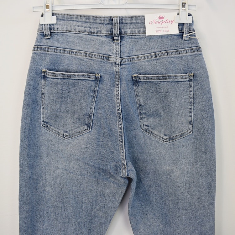 Mom Jeans SLITEN LJUS DENIM - Newplay
