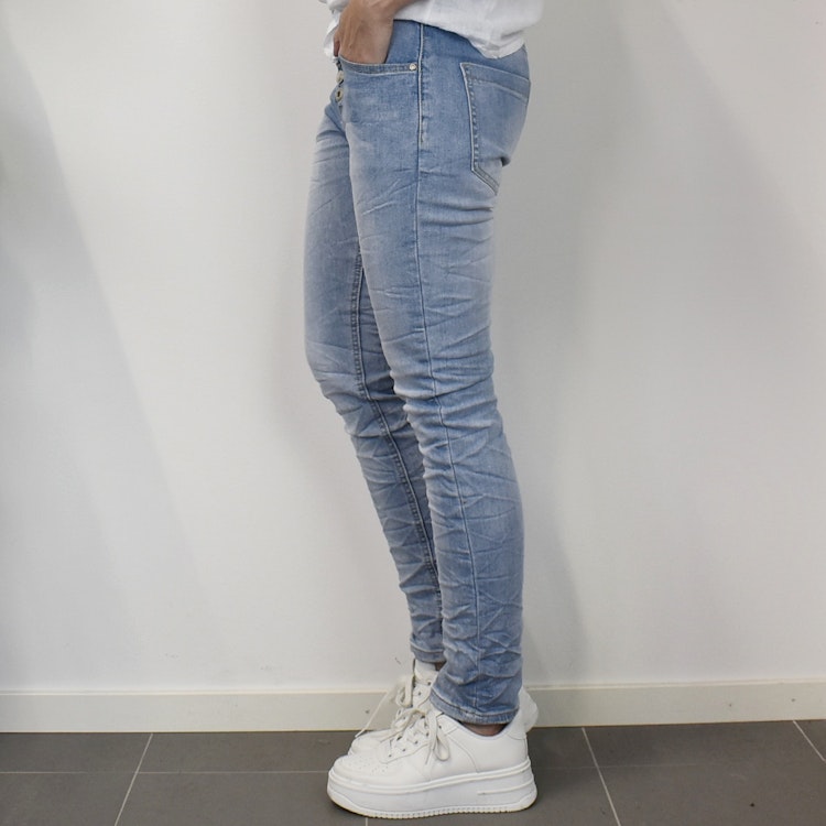 Jeans med dekorativa knappar LJUS DENIM - Place du Jour