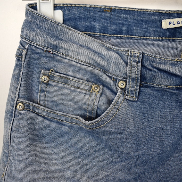 Jeans med dekorativa knappar LJUS DENIM - Place du Jour