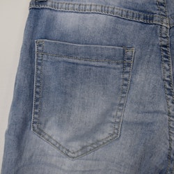 Jeans med dekorativa knappar LJUS DENIM - Place du Jour