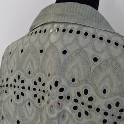 Storskjorta med broderier LJUS KAKI