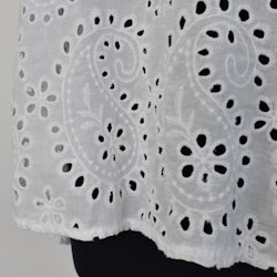 Blus med broderier VIT