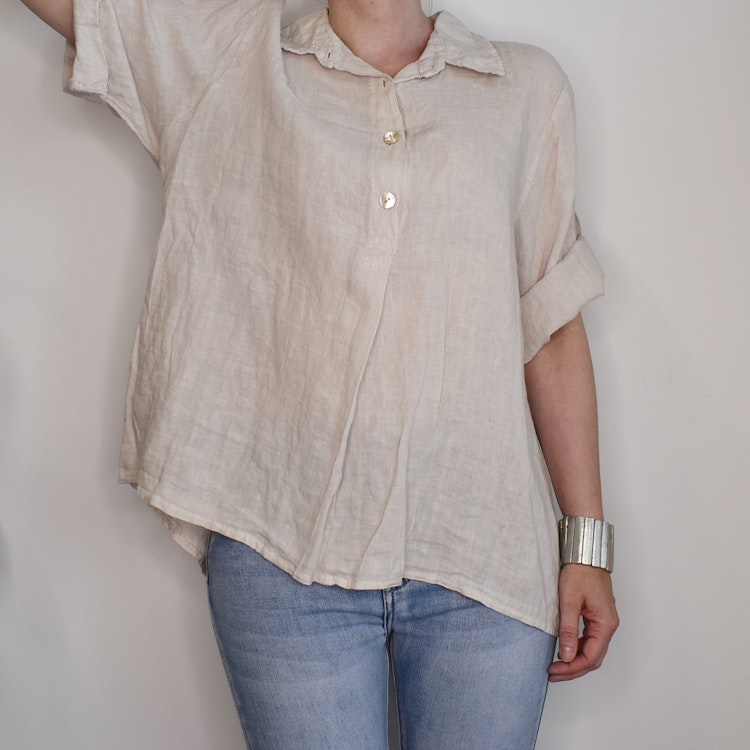 Linneskjorta med knappar BEIGE
