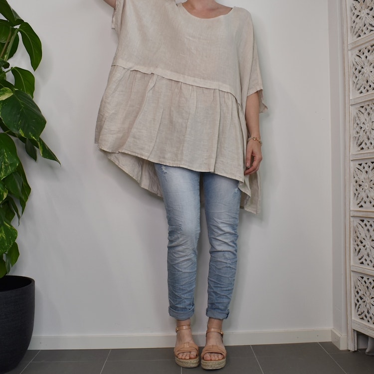 Linnetunika med volang BEIGE