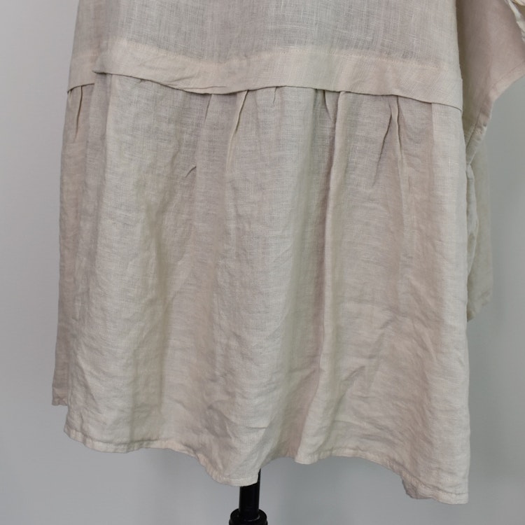 Linnetunika med volang BEIGE