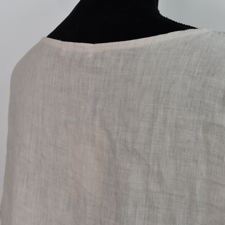 Linnetunika med volang BEIGE