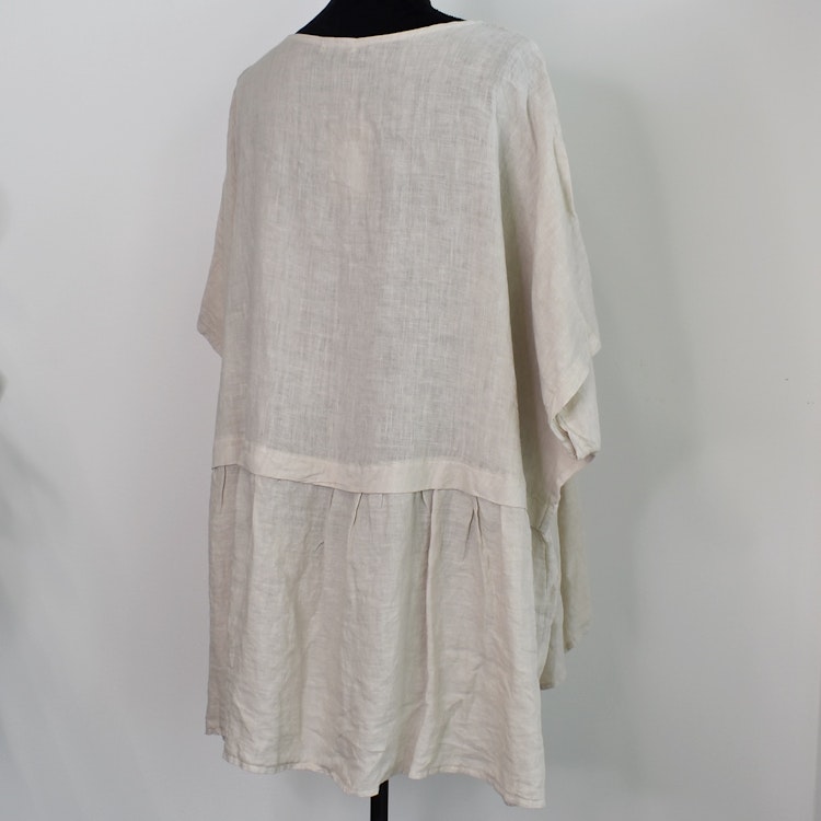 Linnetunika med volang BEIGE