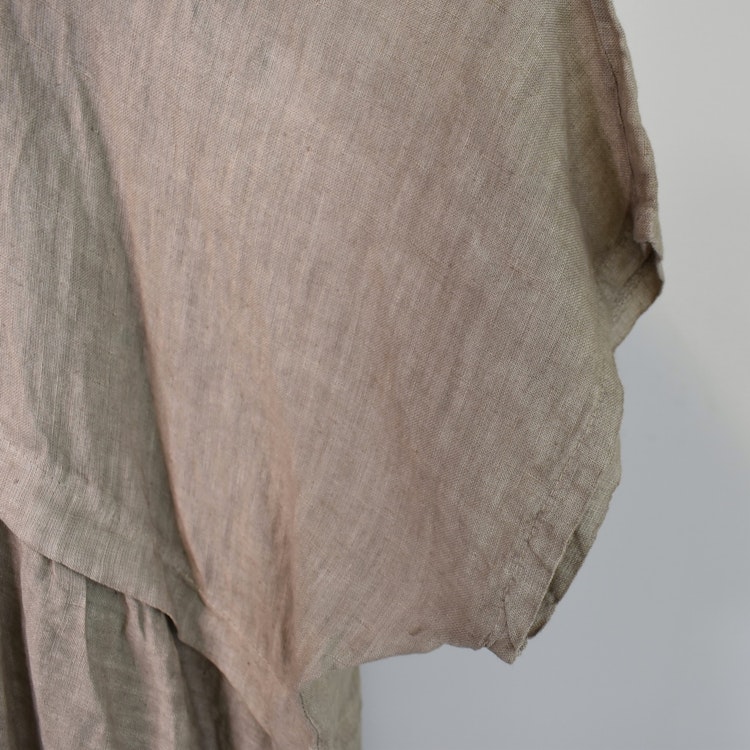 Linnetunika med volang TAUPE