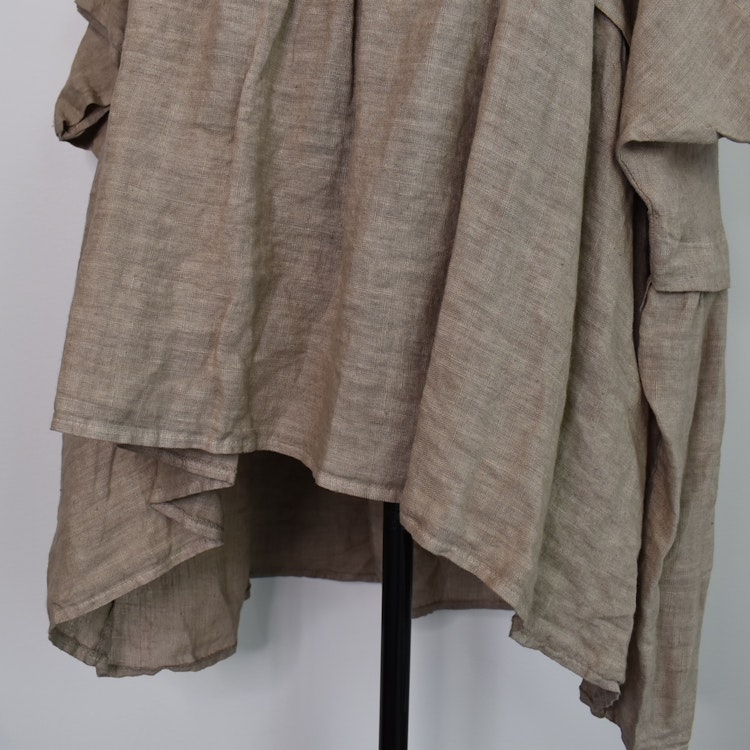 Linnetunika med volang TAUPE