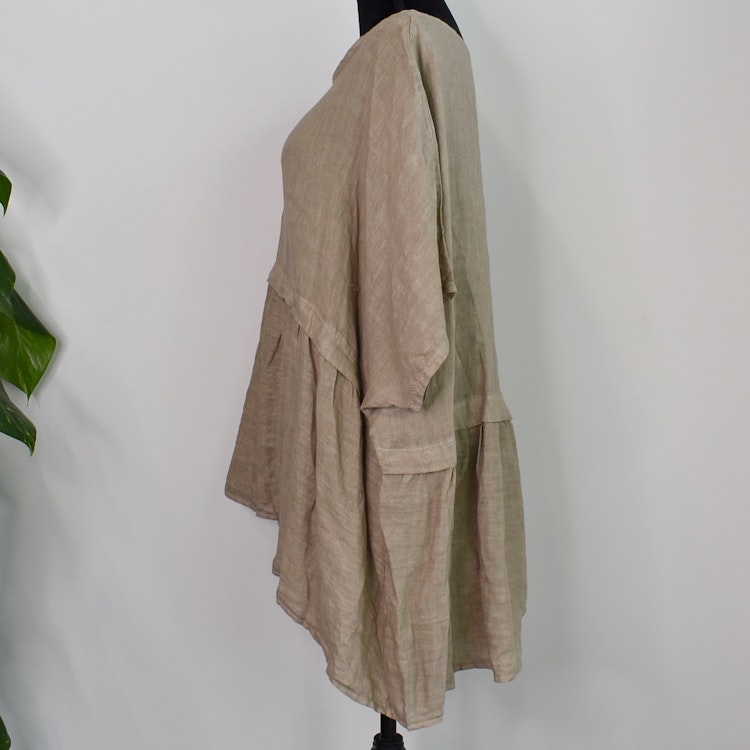 Linnetunika med volang TAUPE