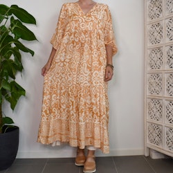 Klänning Mönstrad BEIGE