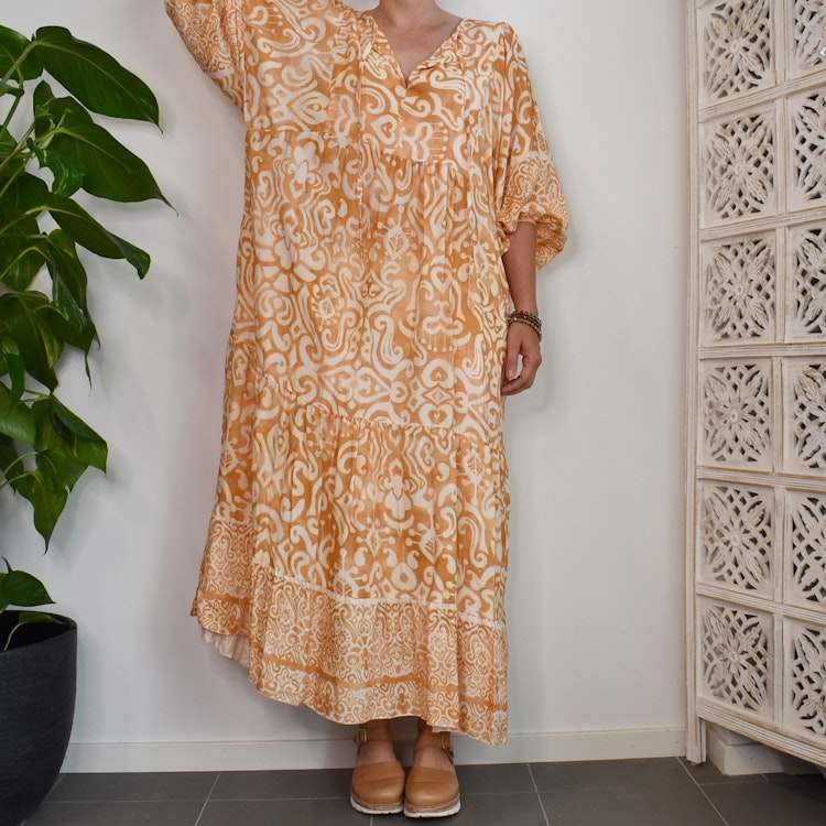 Klänning Mönstrad BEIGE