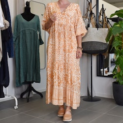 Klänning Mönstrad BEIGE