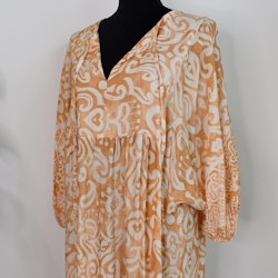 Klänning Mönstrad BEIGE