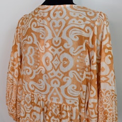 Klänning Mönstrad BEIGE