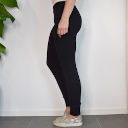 Finstickade leggings Timea SVART - Mix By Heart