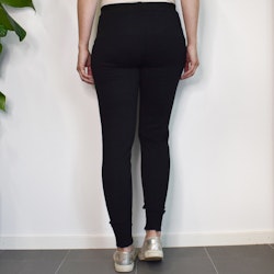 Finstickade leggings Timea SVART - Mix By Heart