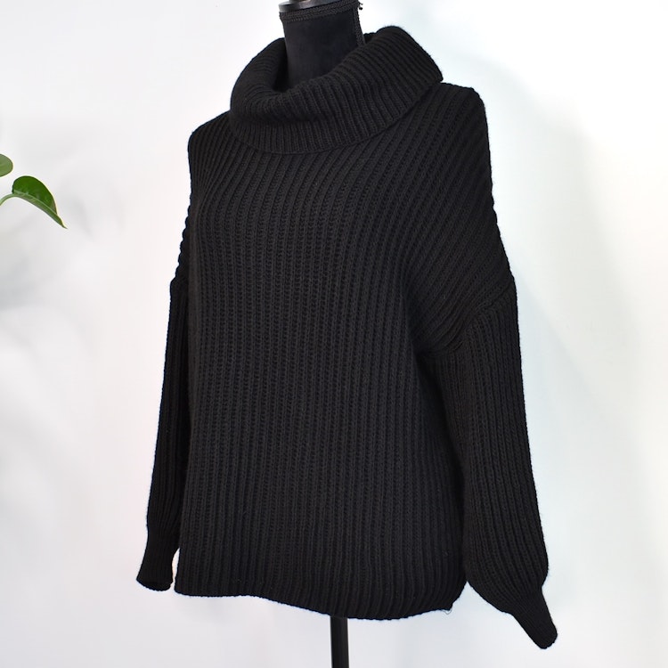 Stickad Polo-tröja SVART