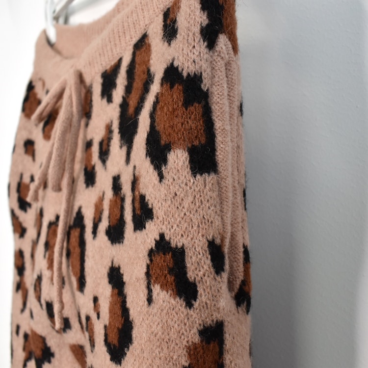 Stickad Vid Byxa Recycled LEOPARD
