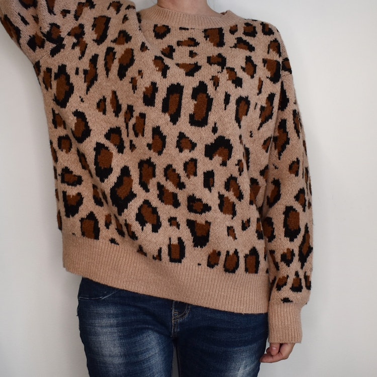 Stickad Tröja Recycled LEOPARD
