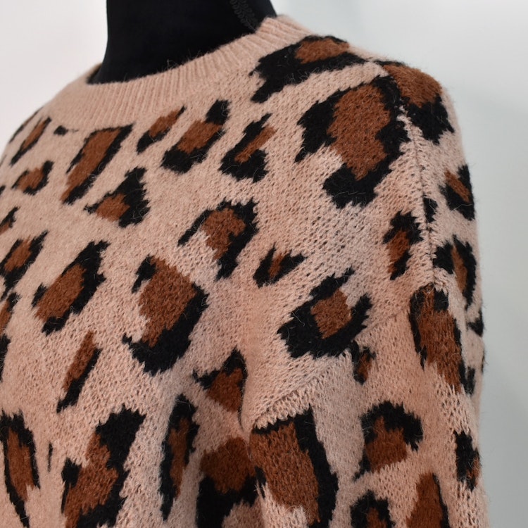 Stickad Tröja Recycled LEOPARD