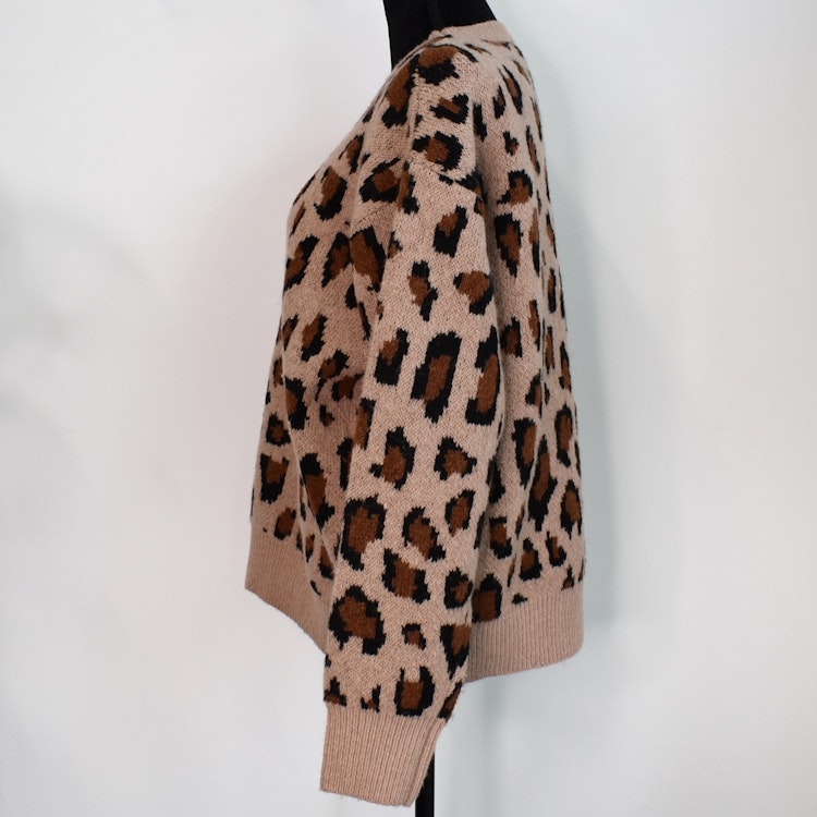 Stickad Tröja Recycled LEOPARD