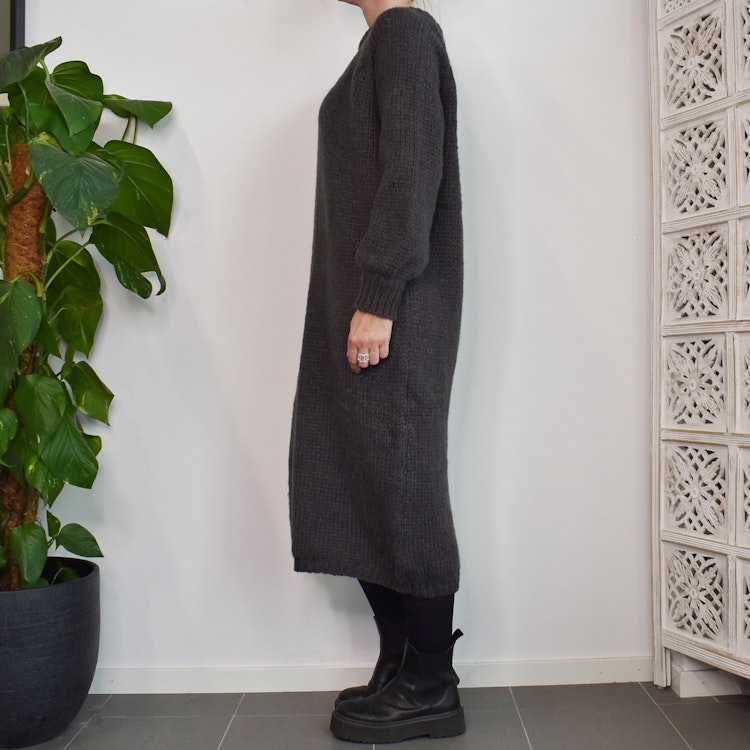 Stickad Klänning Recycled MÖRKGRÅ