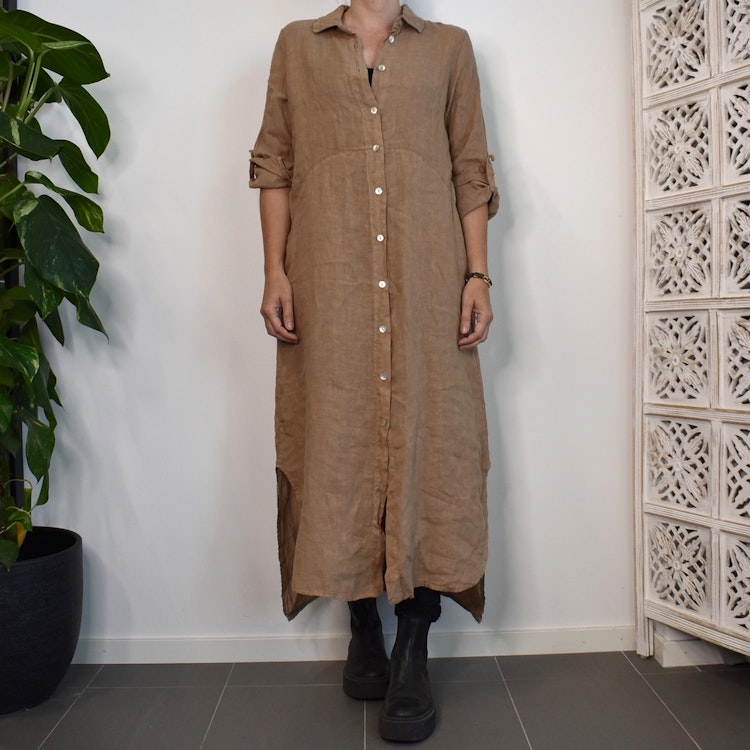 Lång skjortklänning i linne LJUS CAMEL