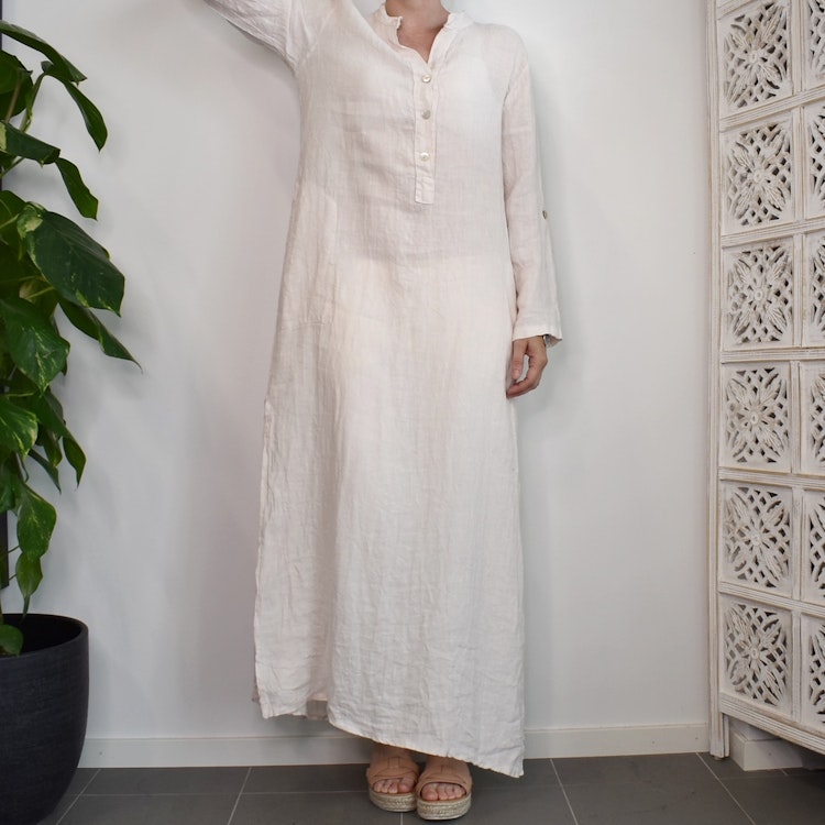 Lång linneklänning med fickor NUDE