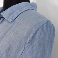 Lång skjortklänning i linne JEANSBLÅ
