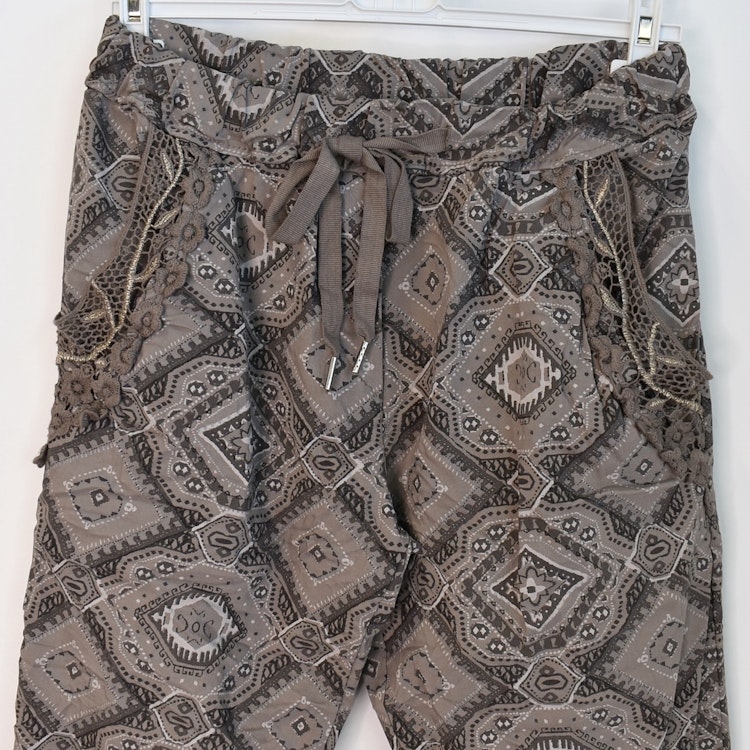 Mönstrad Byxa Med Spets TAUPE