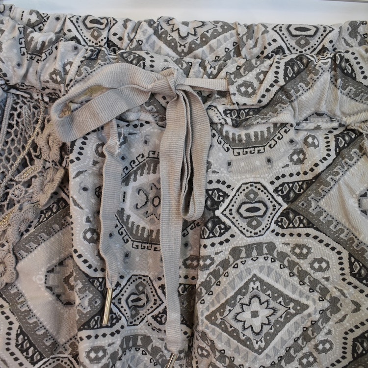 Mönstrad Byxa Med Spets BEIGE