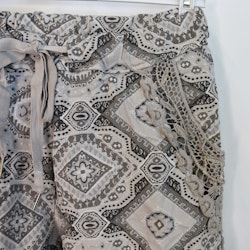 Mönstrad Byxa Med Spets BEIGE