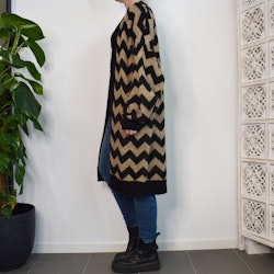 Stickad Kofta Ina Over Size SVART - Nowomanslabel