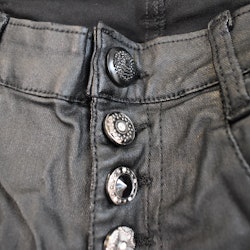 Jeans Vaxade med dekorativa knappar SVART - Place du Jour