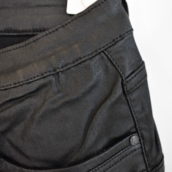 Jeans Vaxade med dekorativa knappar SVART - Place du Jour