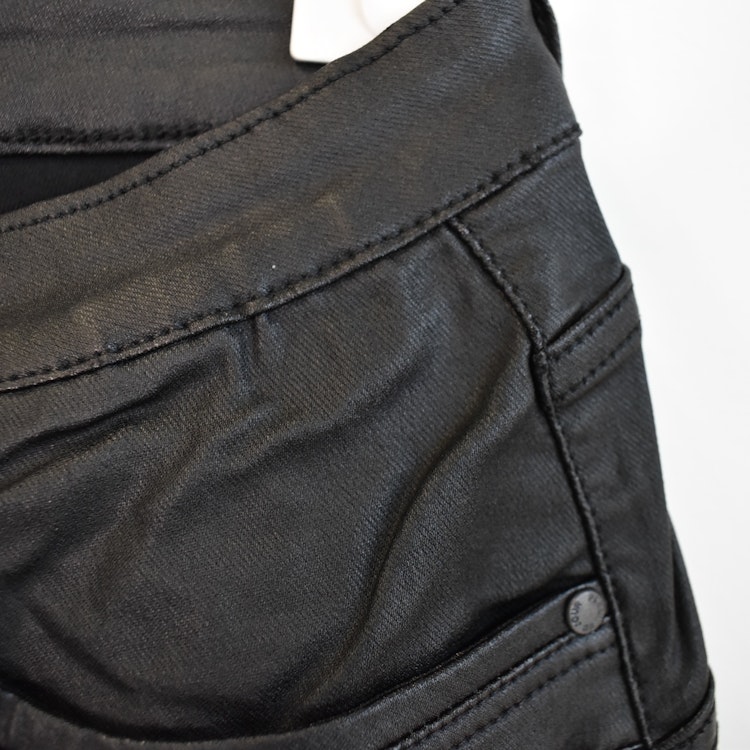 Jeans Vaxade med dekorativa knappar SVART - Place du Jour