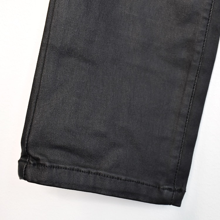 Jeans Vaxade med dekorativa knappar SVART - Place du Jour