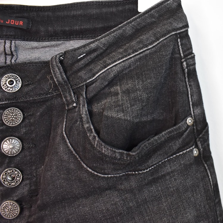 Jeans med dekorativa knappar SLITEN SVART - Place du Jour